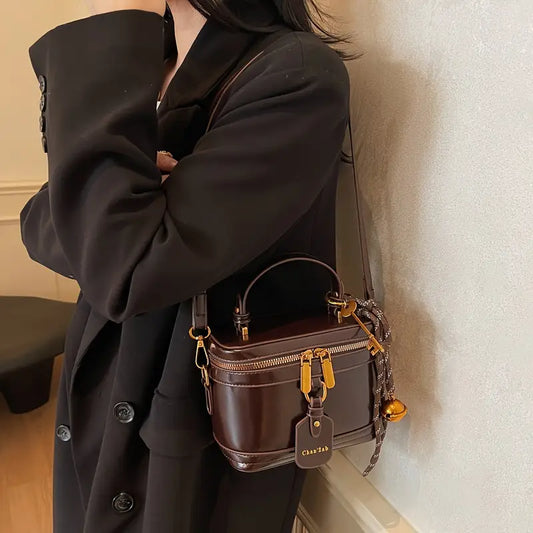 Elegant Vintage Women’s Crossbody Bag – Brown PU Leather Handbag with Bell Pendant, Adjustable Strap & Zipper Closure