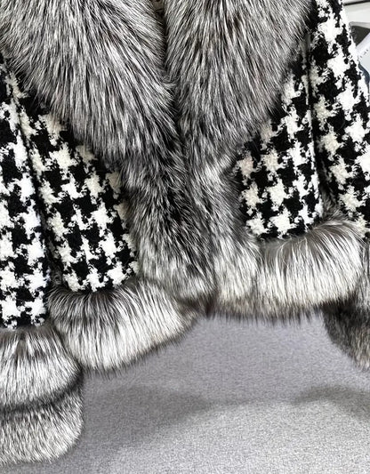 Women's Short Checked Overcoat with Faux Fur Collar Long Sleeves Loose Fit Casual Winter Jacket