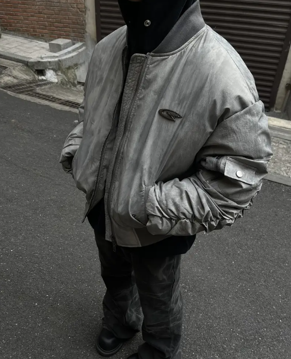 Men's Wasteland Style Bomber Jacket Heavy-Duty Multi-Pocket Flight Coat Padded Loose Fit for Cold Weather