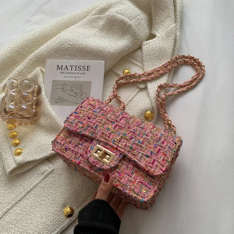 Women’s Genuine Leather Crossbody Bag – Korean-Inspired Chain Strap, Golden-Tone Hardware, Elegant Everyday & Occasion Handbag