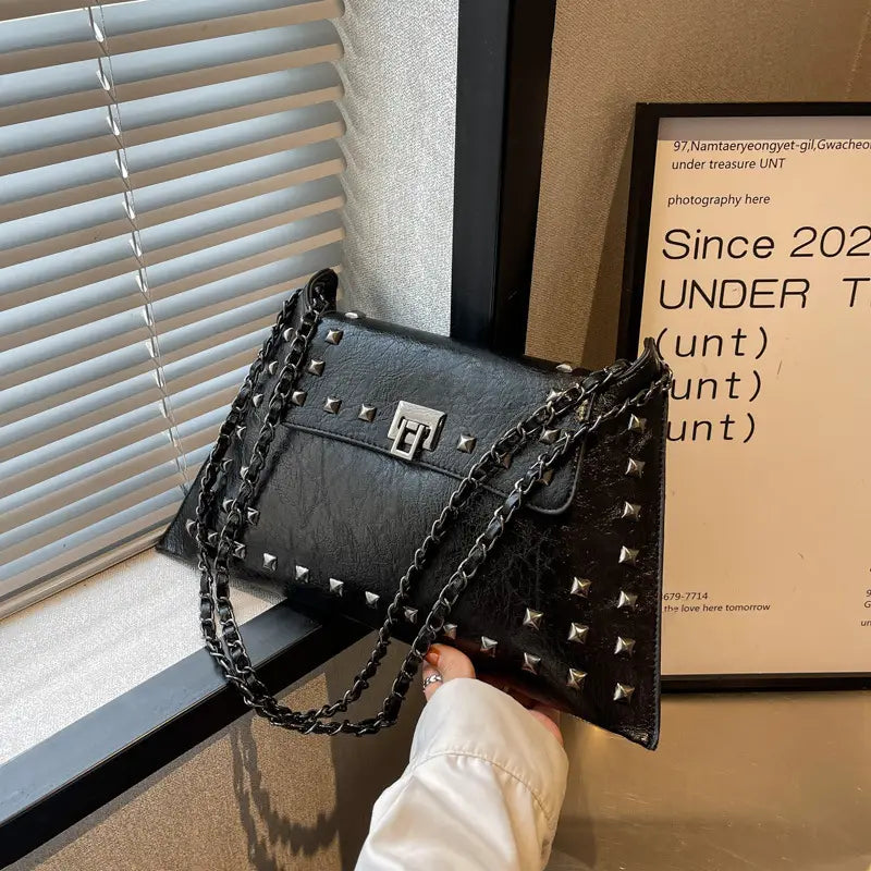 Vintage Envelope Crossbody Bag – PU Leather Shoulder Purse with Chain Strap, Rivet Details & Zipper Closure
